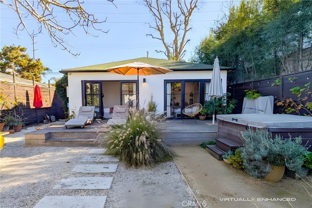 Property Photo: 1113 Amoroso Place CA 90291