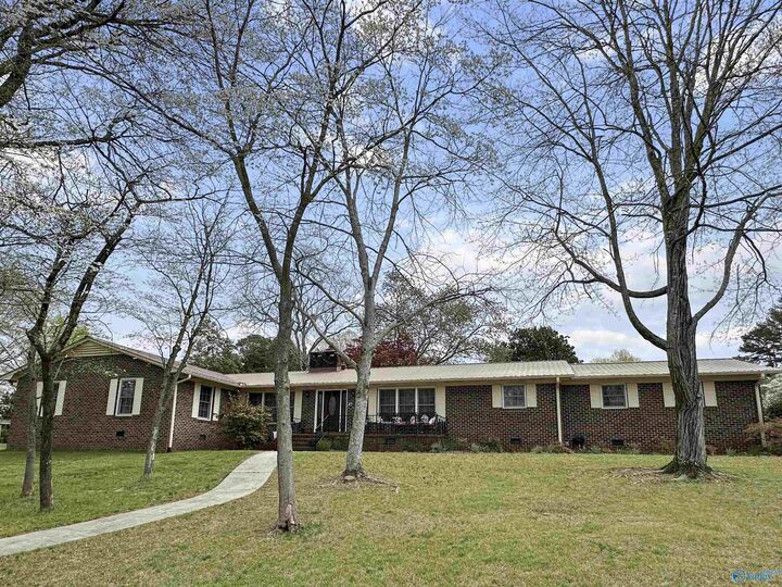 Property Photo: 1913 Garner Street AL 35769