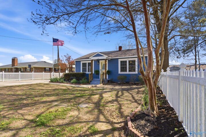 Property Photo:  504 Pine Street NW  AL 35640 