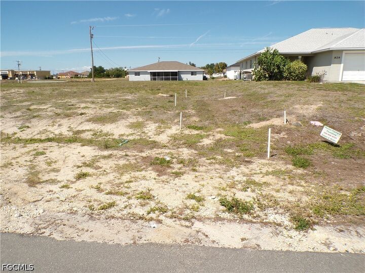 Property Photo:  825 NE 15th Lane  FL 33909 