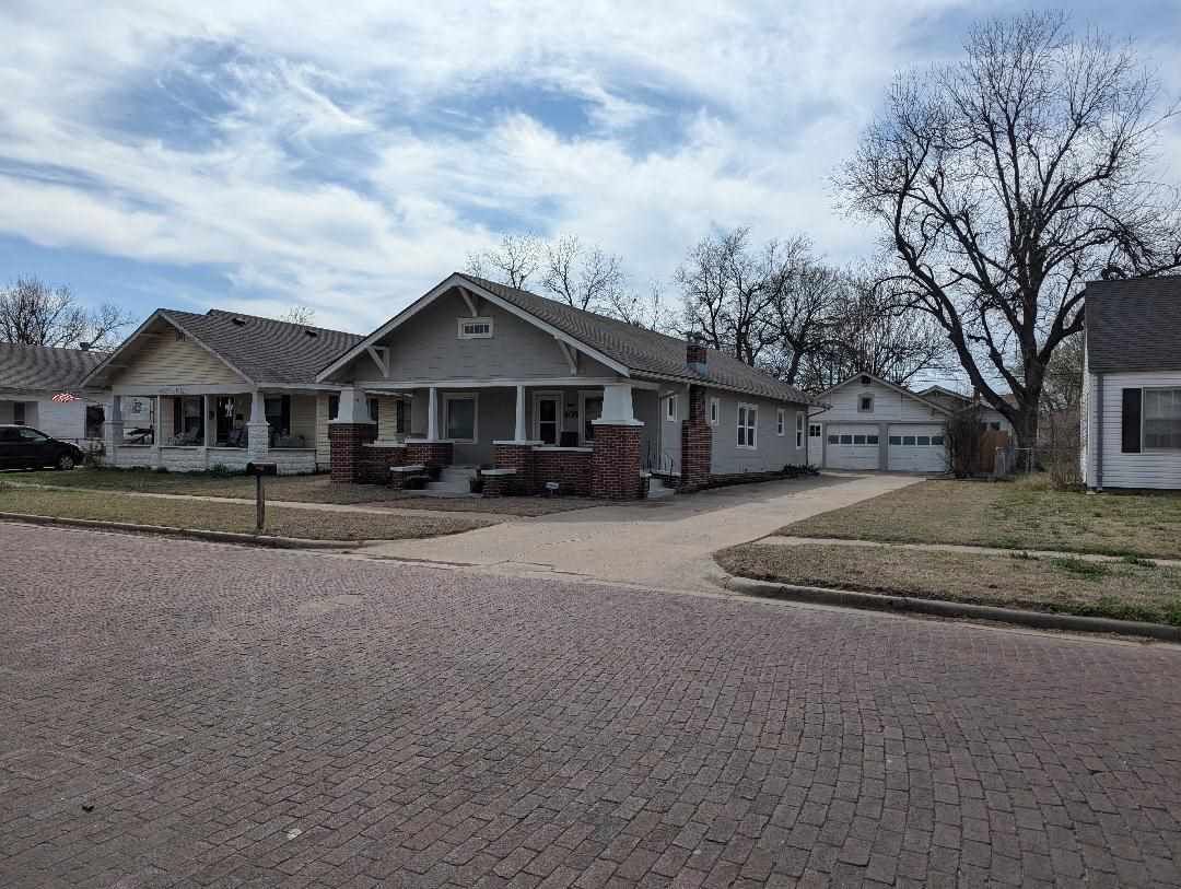 Property Photo:  405 N 6th  OK 74653-2516 