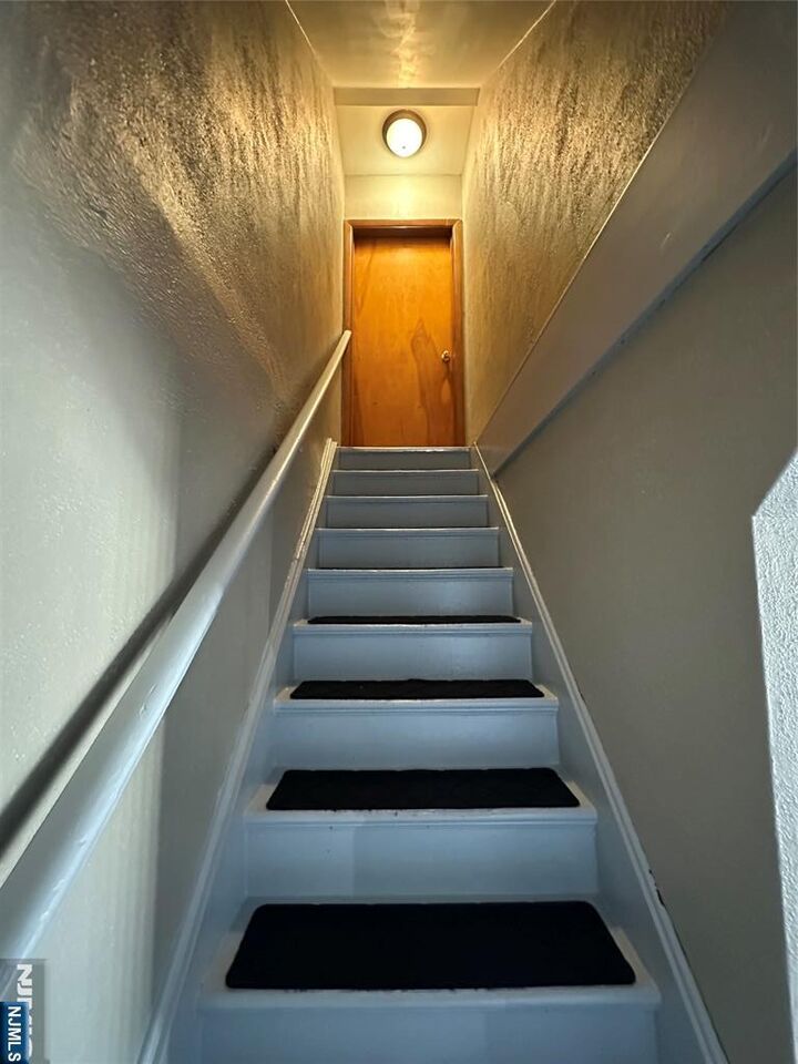 Property Photo:  60 Chamberlain Avenue 2  NJ 07407 