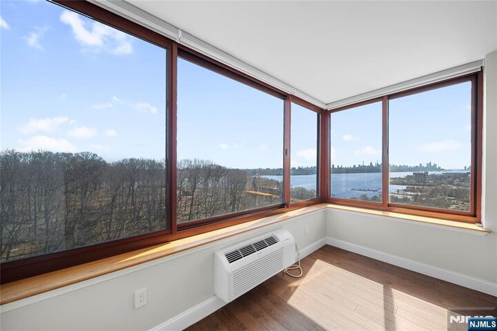 Property Photo:  100 Old Palisade Road 1604  NJ 07024 