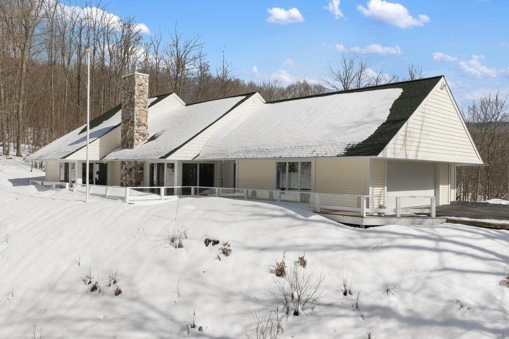 Property Photo: 1750 Boyne Cove MI 49712