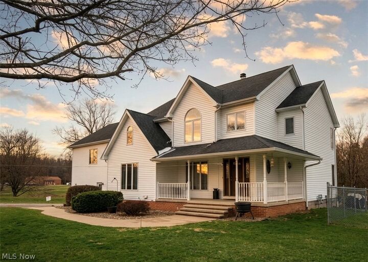 Property Photo: 9332 Howland Springs Road SE OH 44484