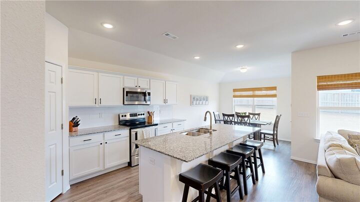 Property Photo: 2923 W Azurite Street AR 72704