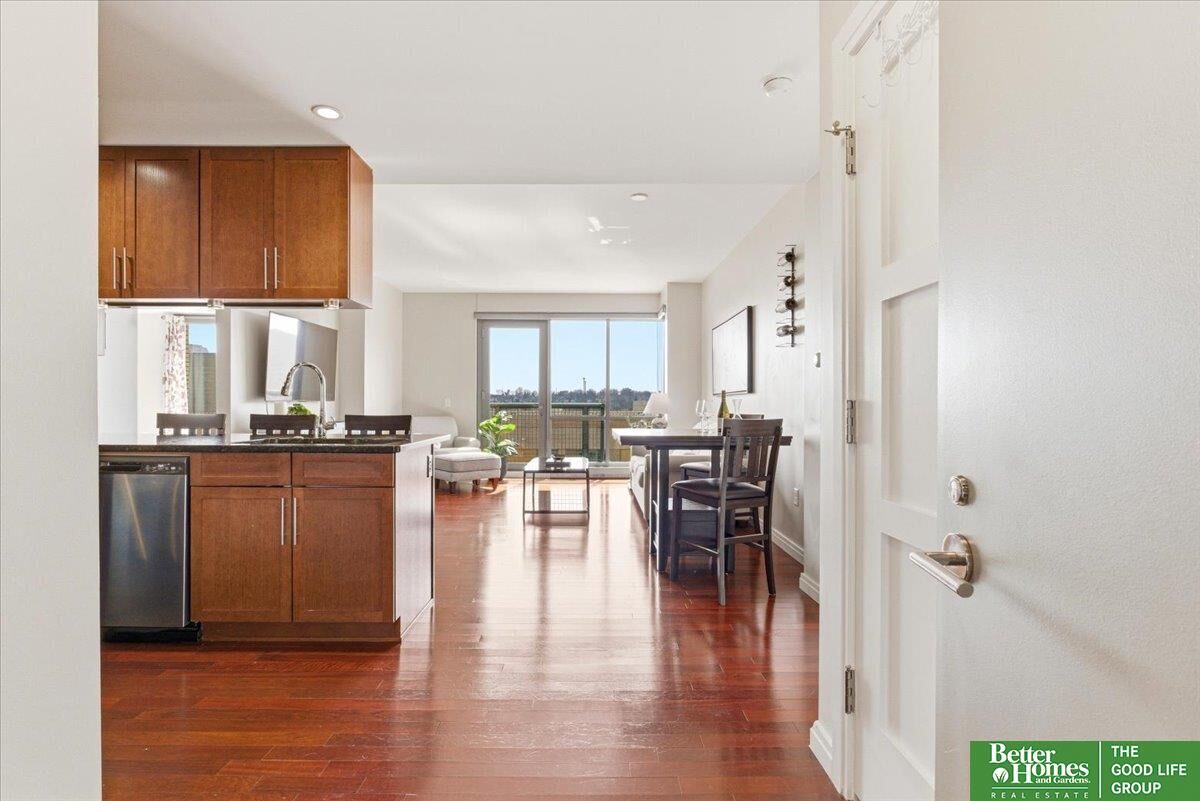 Property Photo:  3200 Farnam Court 3707  NE 68131 