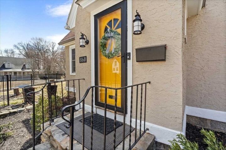 Property Photo:  860 Pleasant St  MA 01602 