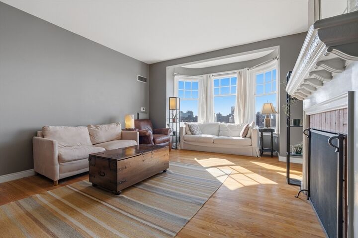 Property Photo:  4 Charlesgate E 606  MA 02215 