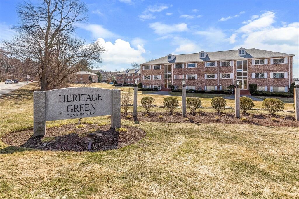 Property Photo:  30 Fernview Ave 4  MA 01845 