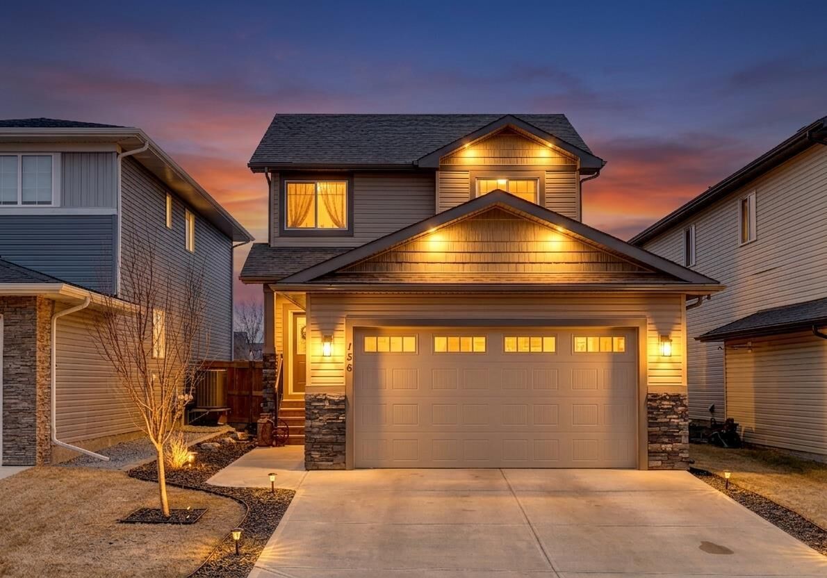 Property Photo:  156 Wildrose Crescent  AB T1P 0H1 