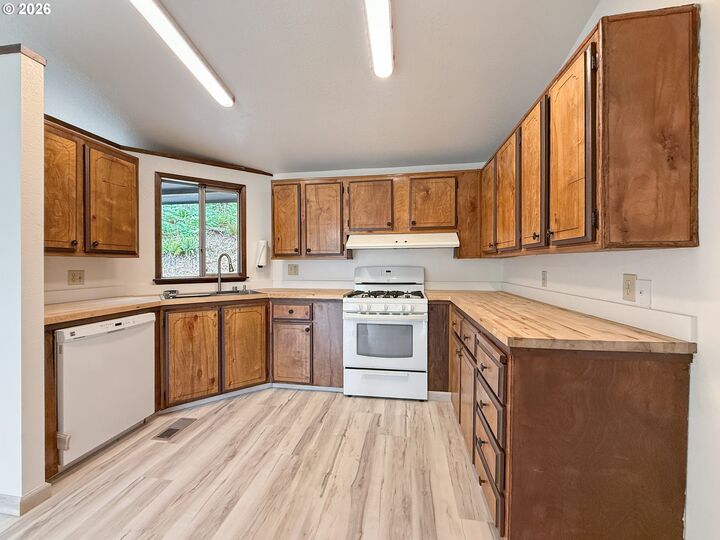 Property Photo: 96134 Foxglove Way OR 97415