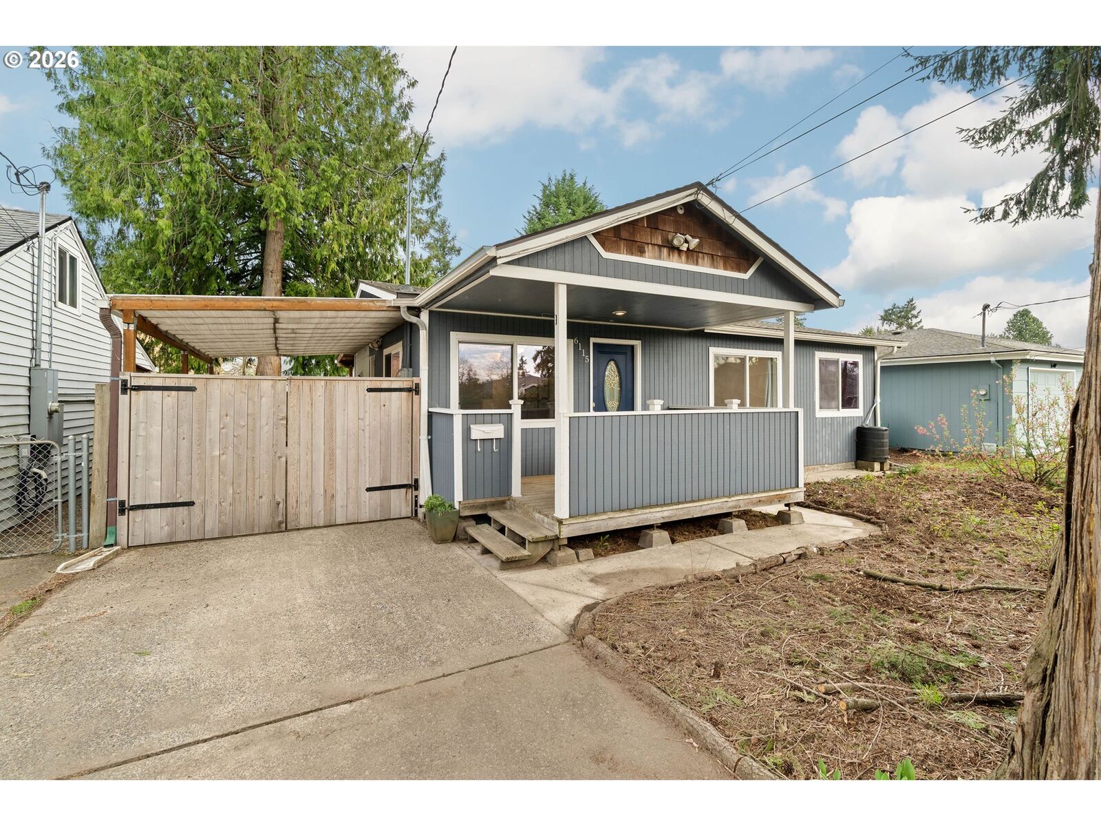 Property Photo: 6115 SE Lambert St OR 97206