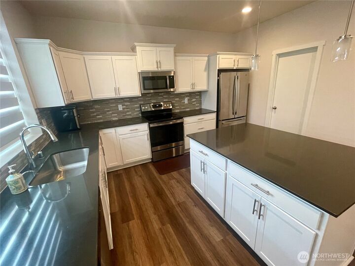 Property Photo:  2129  Lancaster Way  WA 98248 