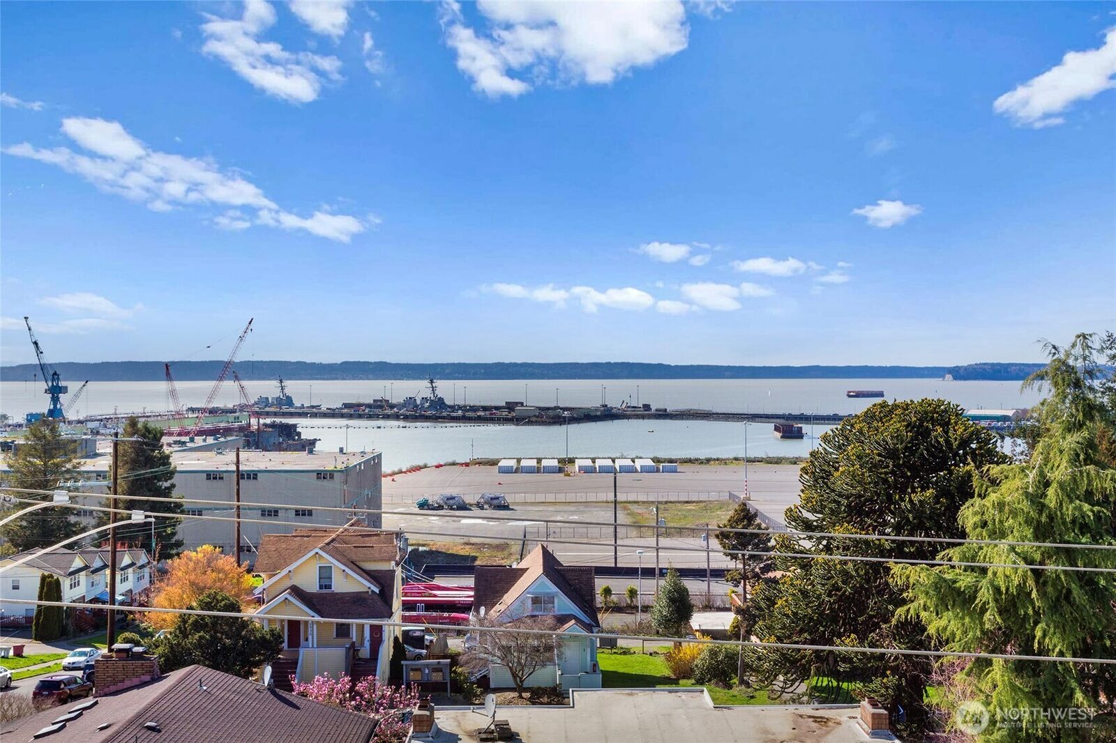 Property Photo: 2522 Rucker Avenue 403 WA 98201