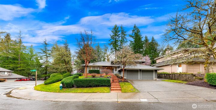 Property Photo:  2734  224th Avenue NE  WA 98074 