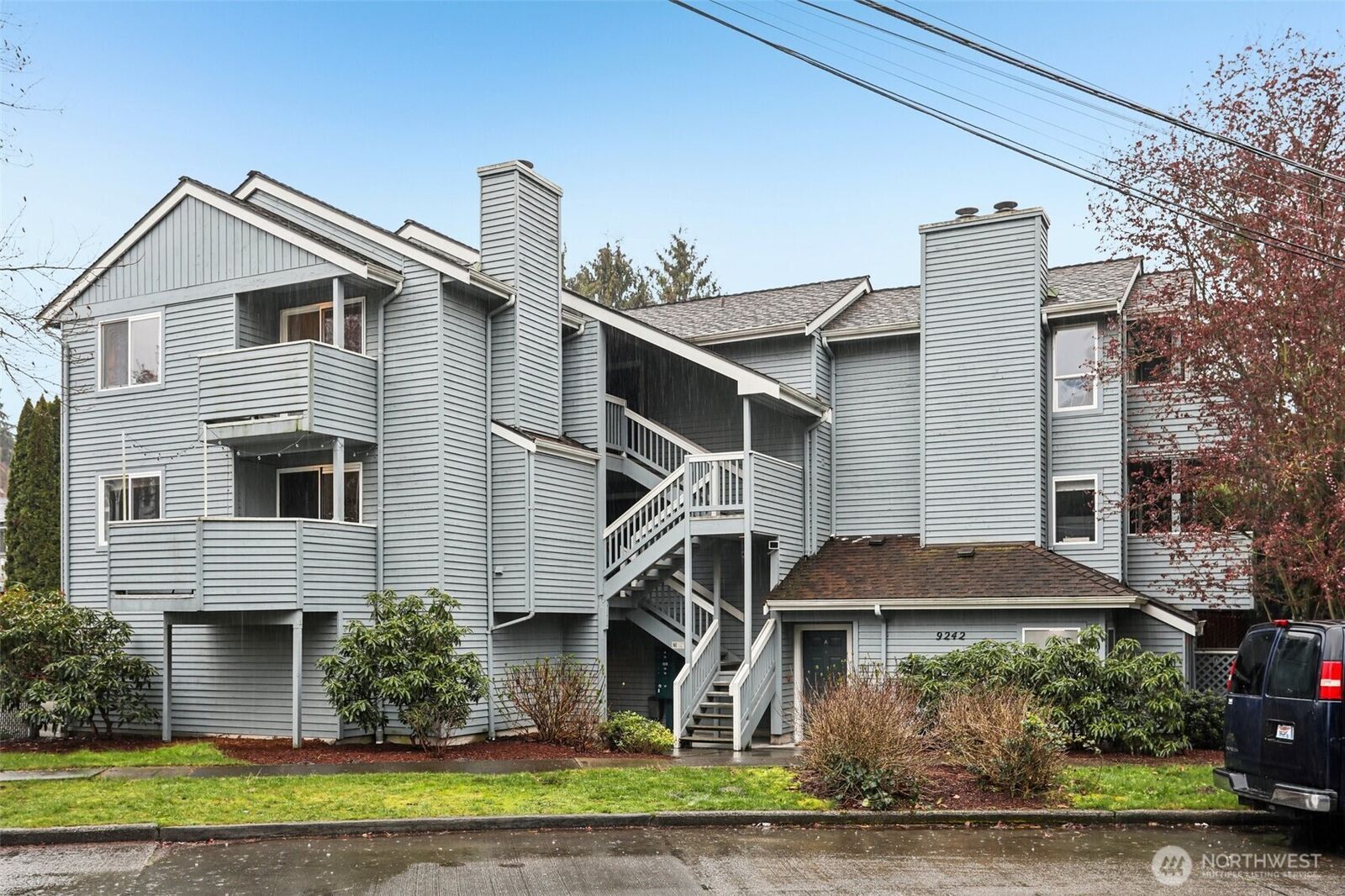 Property Photo: 9242 Woodlawn Avenue N B WA 98103