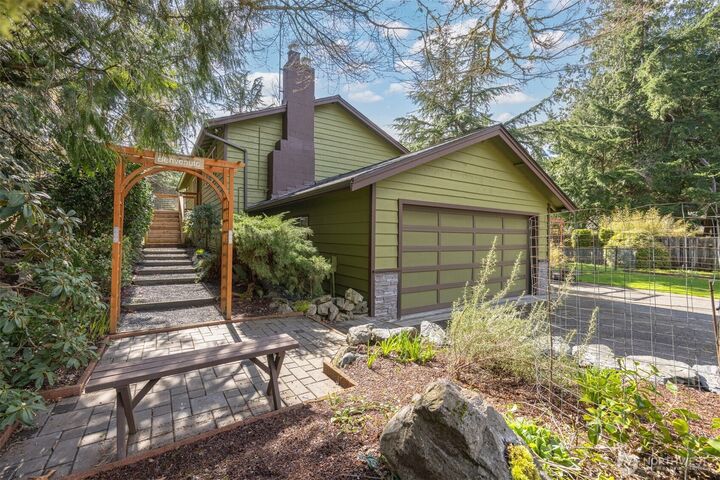 Property Photo: 1415 Oriental Avenue WA 98229