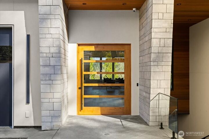 Property Photo:  3806  95th Avenue NE  WA 98004 