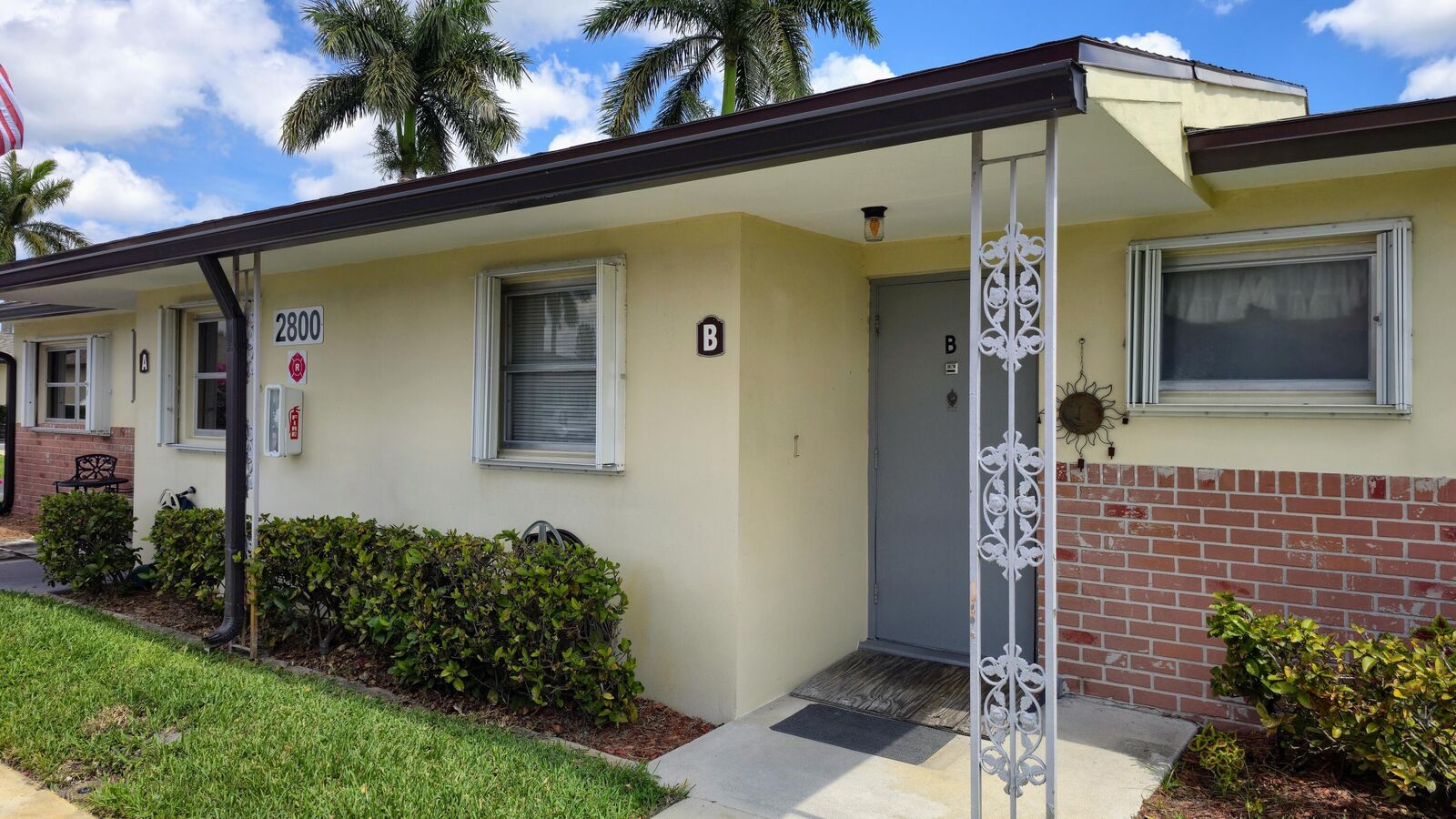 Property Photo:  2800 Ashley Drive E B  FL 33415 