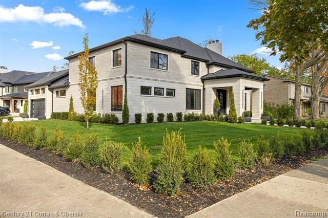 Property Photo:  2211 Golfview Drive  MI 48128 