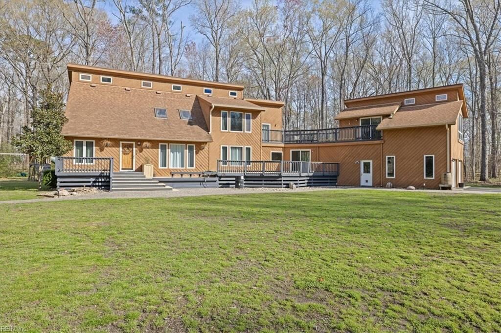 Property Photo: 715 Paula Dr VA 23322