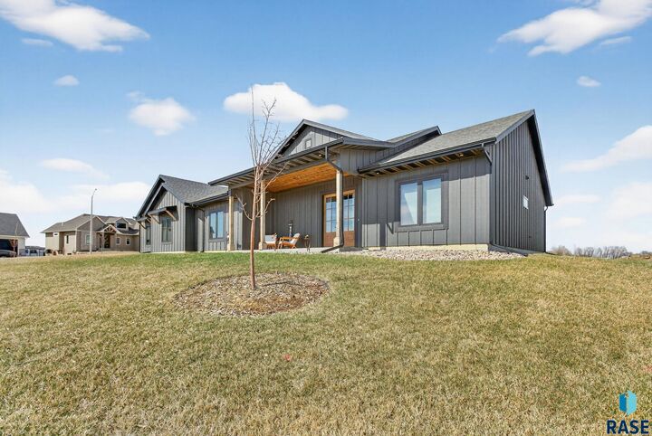 Property Photo:  2400 N Reichelt Cir  SD 57064 