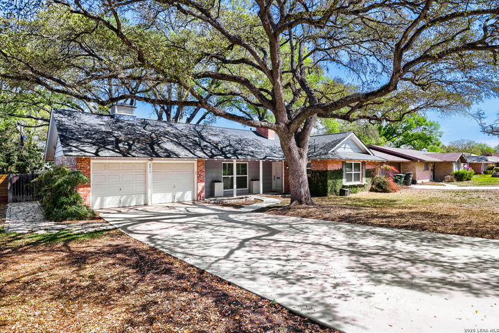 Property Photo: 2915 Oakleaf Dr TX 78209