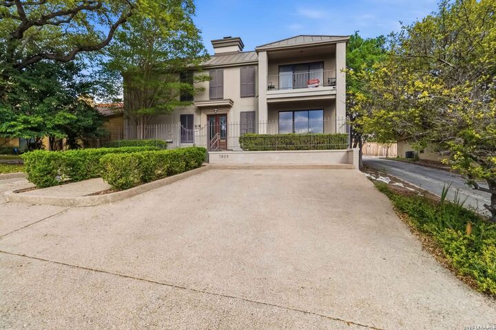 Property Photo: 7609 N Songbird TX 78229