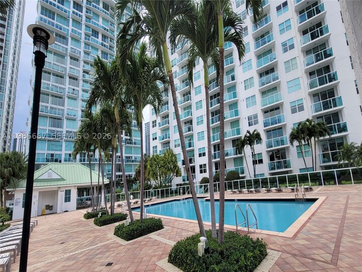 Property Photo: 31 SE 5th St 1110 FL 33131