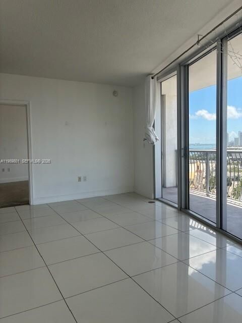 Property Photo:  1750 N Bayshore Dr 1714  FL 33132 
