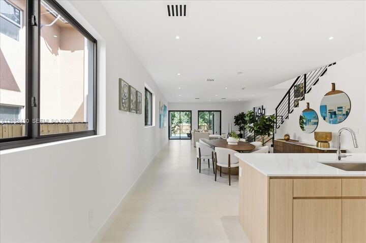 Property Photo: 2925 SW 36th Ave FL 33133