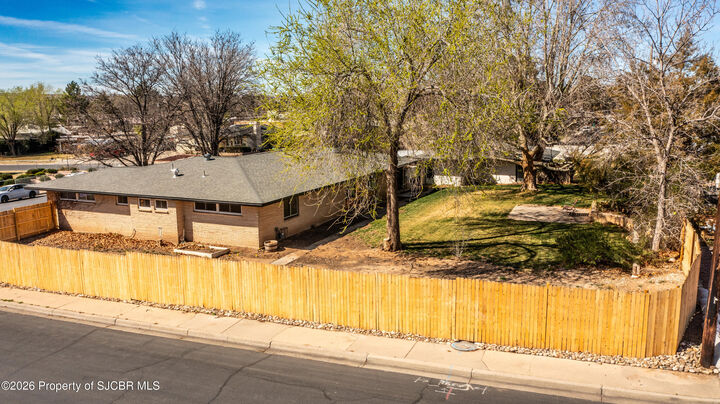 Property Photo:  901 Crestview Drive  NM 87401 