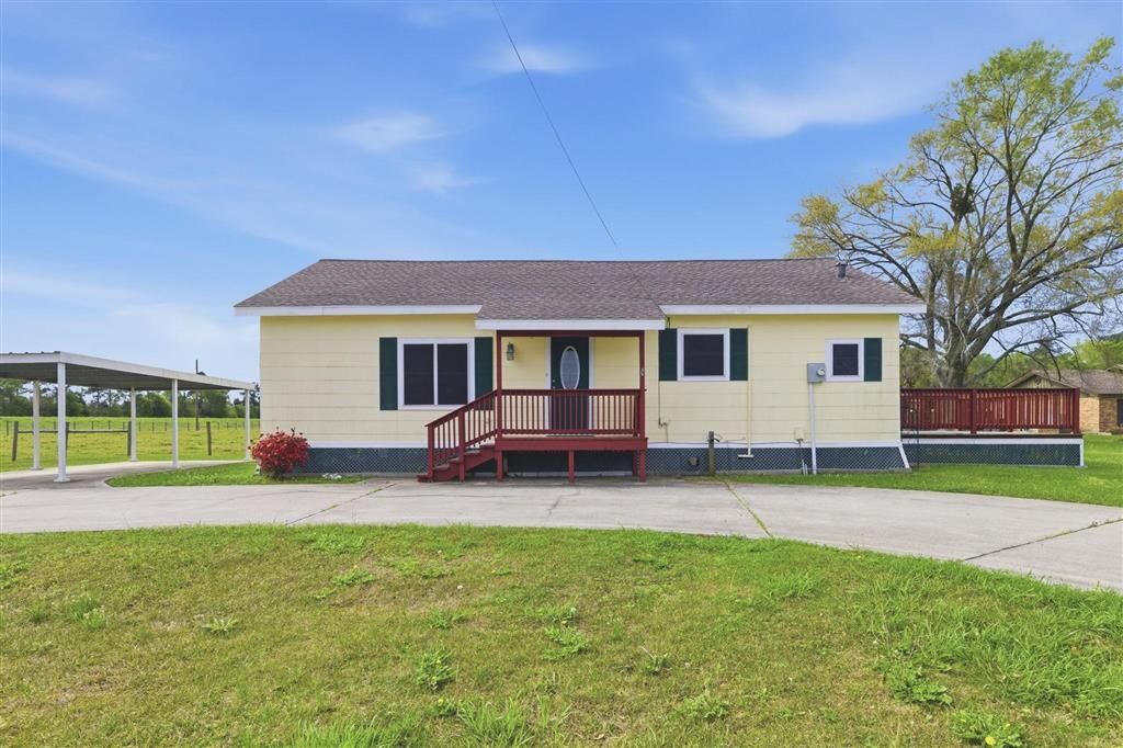 Property Photo:  1313 W Parish Road W  LA 70663 