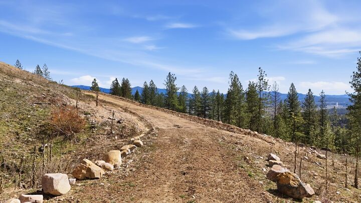 Property Photo: 2600 Pine Top Blk Rd WA 99109