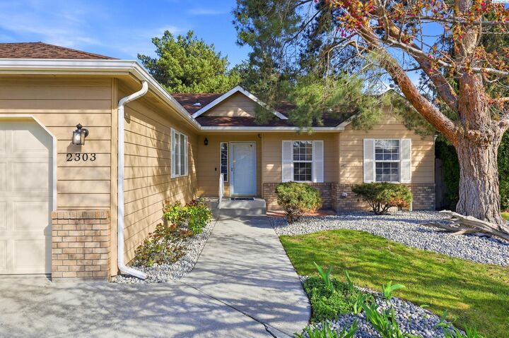 Property Photo:  2303 S Arthur Loop  WA 99338 