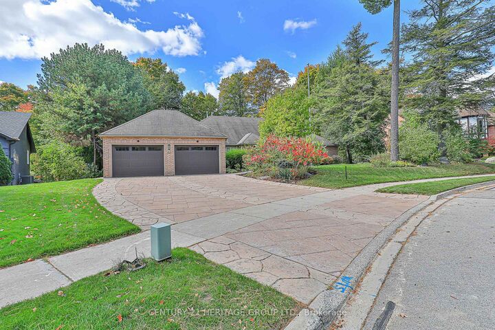 Property Photo: 46 Pineneedle Drive ON L4G 4Y6