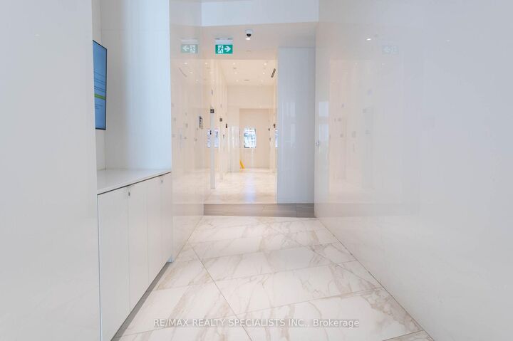 Property Photo: 3883 Quartz Road 321 ON L5B 4M6