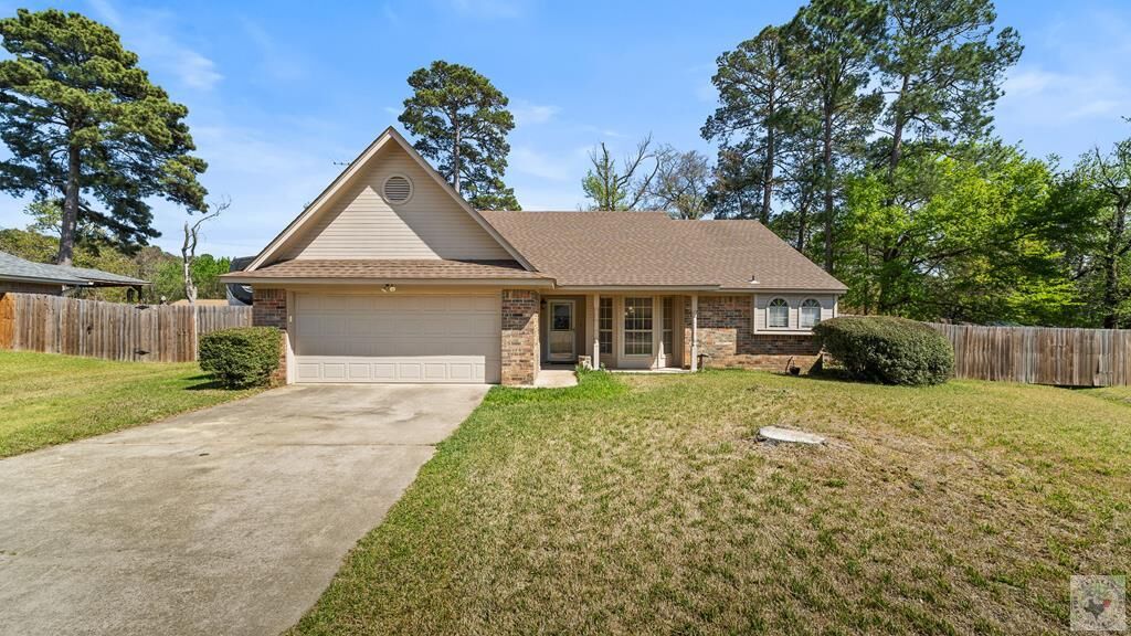 Property Photo:  14 Shady Pine Cir  AR 71854 