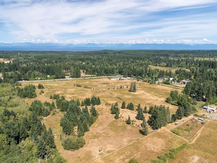 Property Photo: 7561 Howard Rd BC V9J 1G2