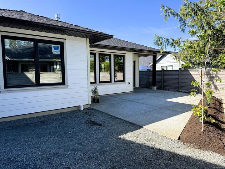 Property Photo: 865 Grumman Pl #3 BC V9M 4H9