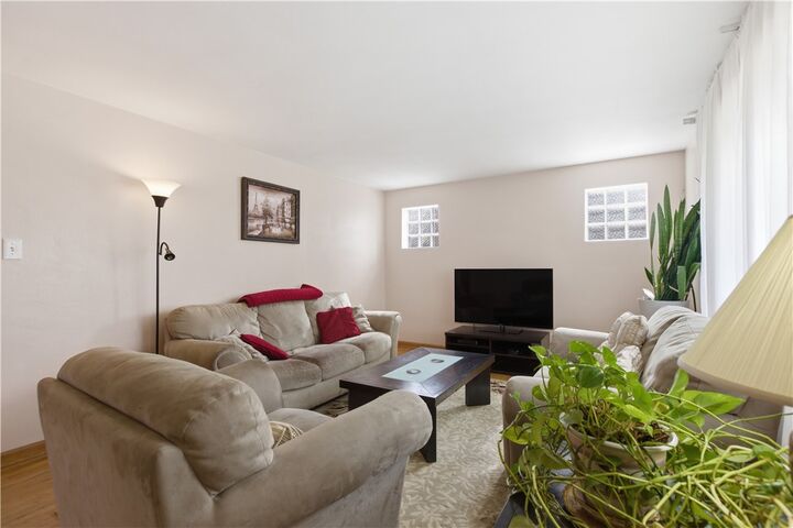 Property Photo: 427 Carolina Dr PA 15071