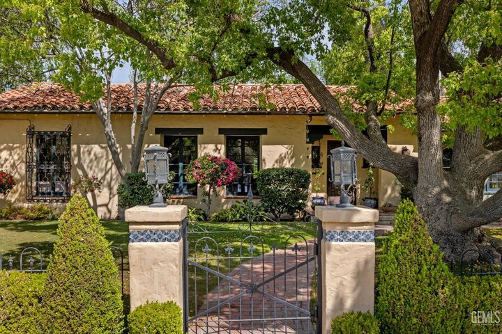 Property Photo:  2716 21st Street  CA 93301 