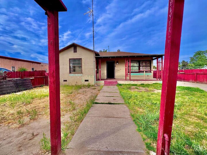 Property Photo:  1720 Pacific Street  CA 93305 