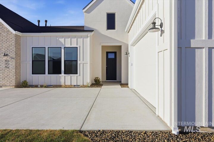 Property Photo:  434 W Elkton Dr  ID 83616 