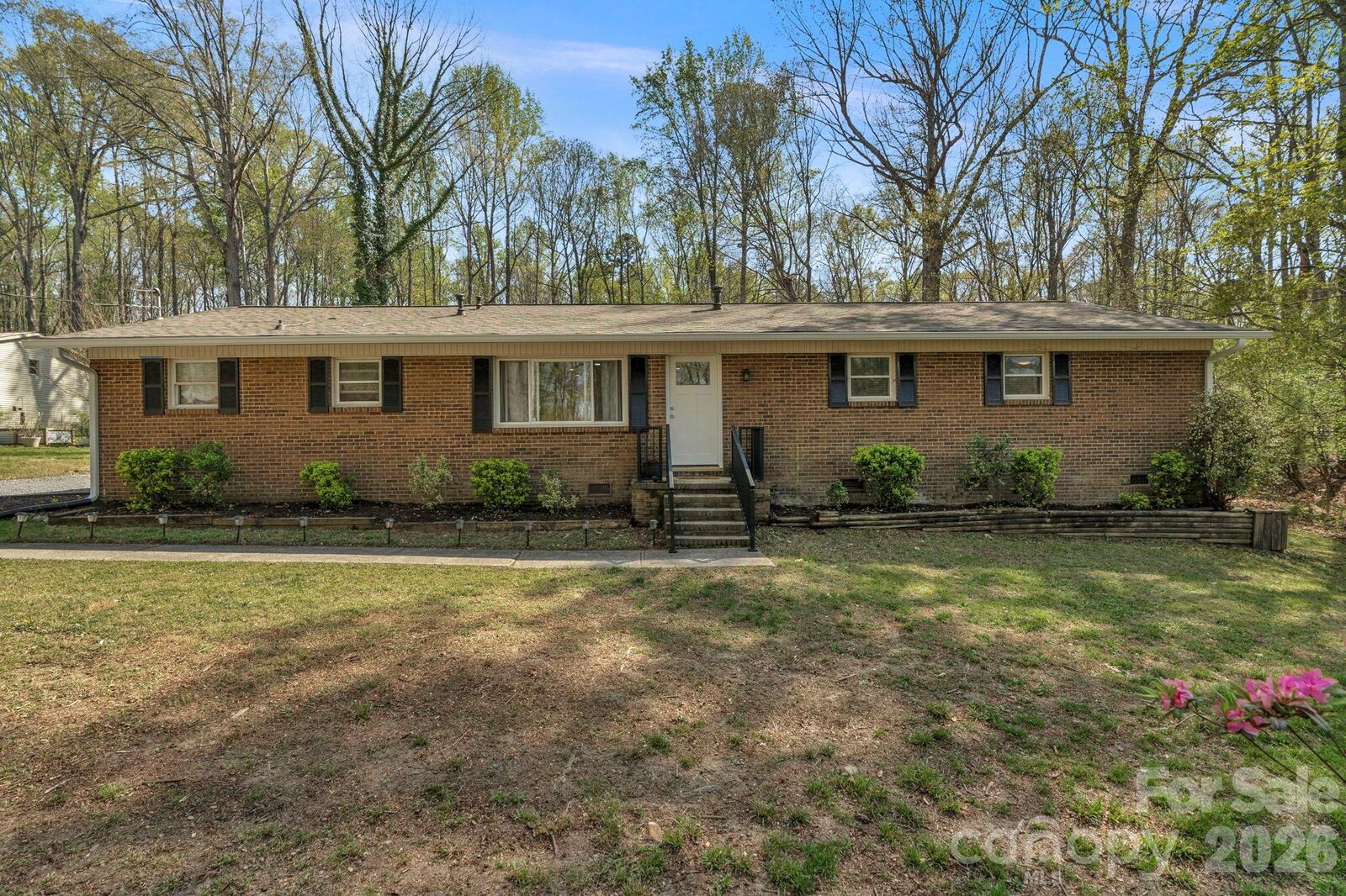 Property Photo: 409 Robinson Avenue NC 28104