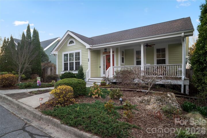 Property Photo: 68 S Inglenook Lane NC 28731