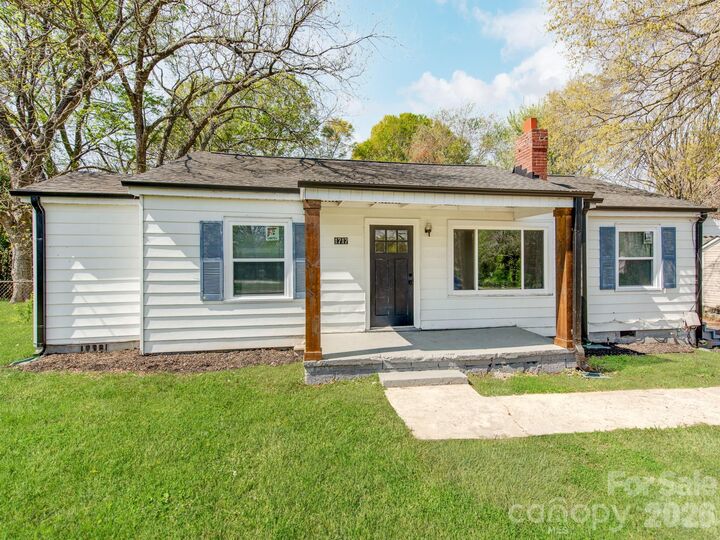 Property Photo:  1717 W Davidson Avenue  NC 28052 