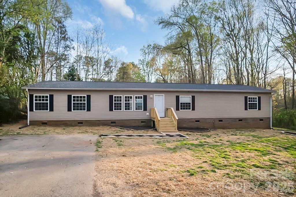 Property Photo: 308 E Cleveland Avenue NC 28016