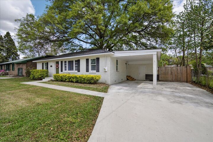 Property Photo:  111 Harvey Avenue  SC 29445 